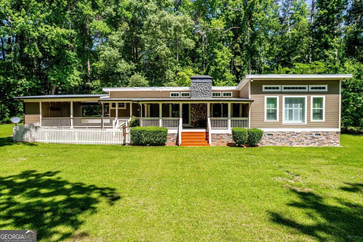 3 bedroom, 2.5 bathroom, 1,674 sq ft single family residence for sale at 106 Twisting Hill Lane, Eatonton, GA 31024
