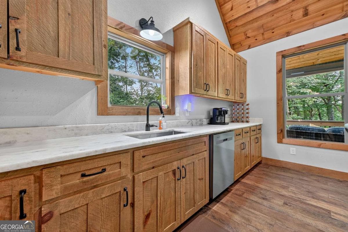 3 bedroom, 2 bathroom, 2,040 sq ft cabin,single family residence for sale at 232 Ridge Oaks Way, Ellijay, GA 30540 — photo 10
