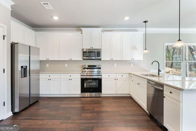 4 bedroom, 3.5 bathroom, 2,879 sq ft single family residence for rent at 5714 Ridgewater Circle, Gainesville, GA 30506 for $2,750 a month — photo 9