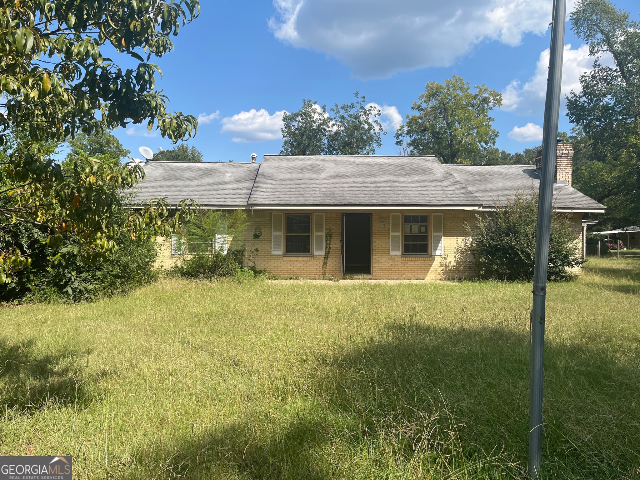 3 bedroom, 1.5 bathroom, 2,133 sq ft single family residence for sale at 3912 Coakley Avenue, Albany, GA 31721 — photo 2