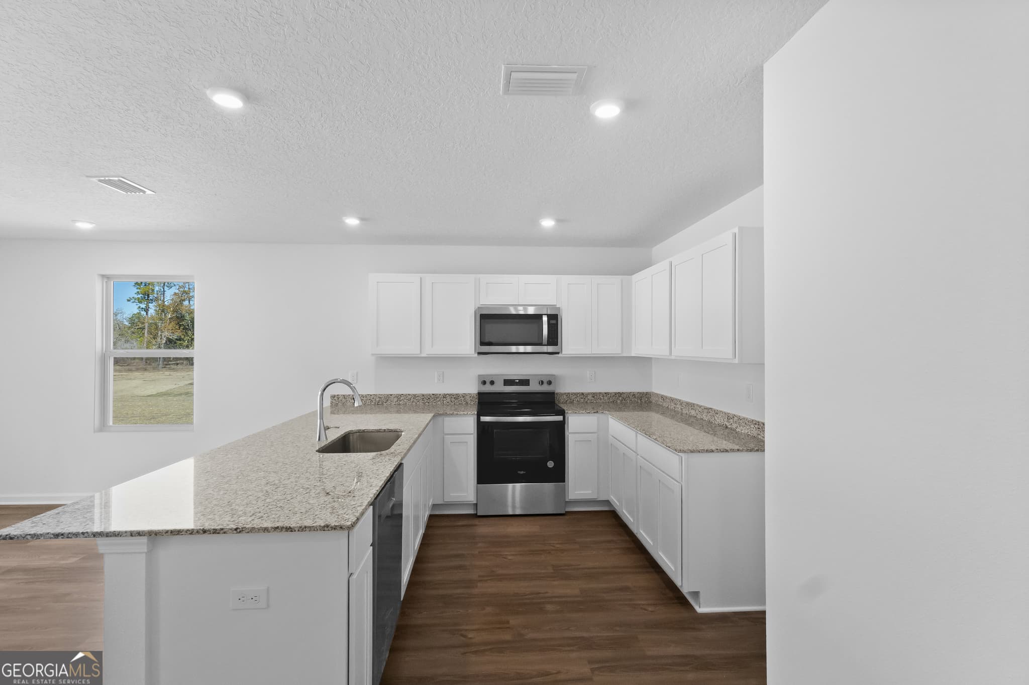 4 bedroom, 2 bathroom, 1,684 sq ft single family residence for sale at 226 Landing Boulevard, Kingsland, GA 31548 — photo 3