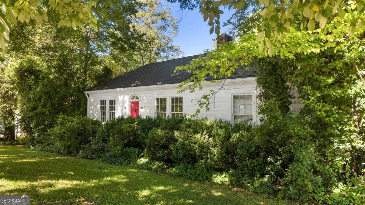 2 bedroom, 2 bathroom, 1,455 sq ft single family residence for sale at 407 S Main Street, Greensboro, GA 30642 — photo 2
