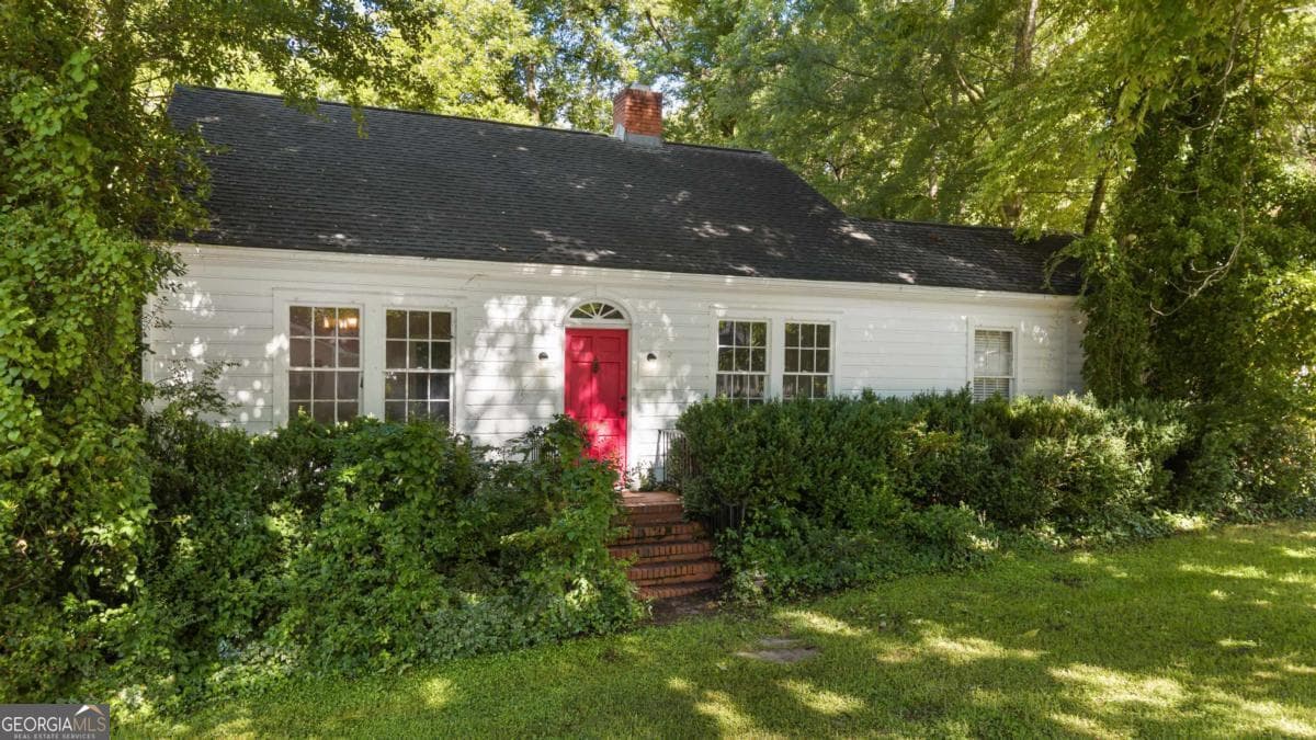 2 bedroom, 2 bathroom, 1,455 sq ft single family residence for sale at 407 S Main Street, Greensboro, GA 30642 — photo 1 of 43