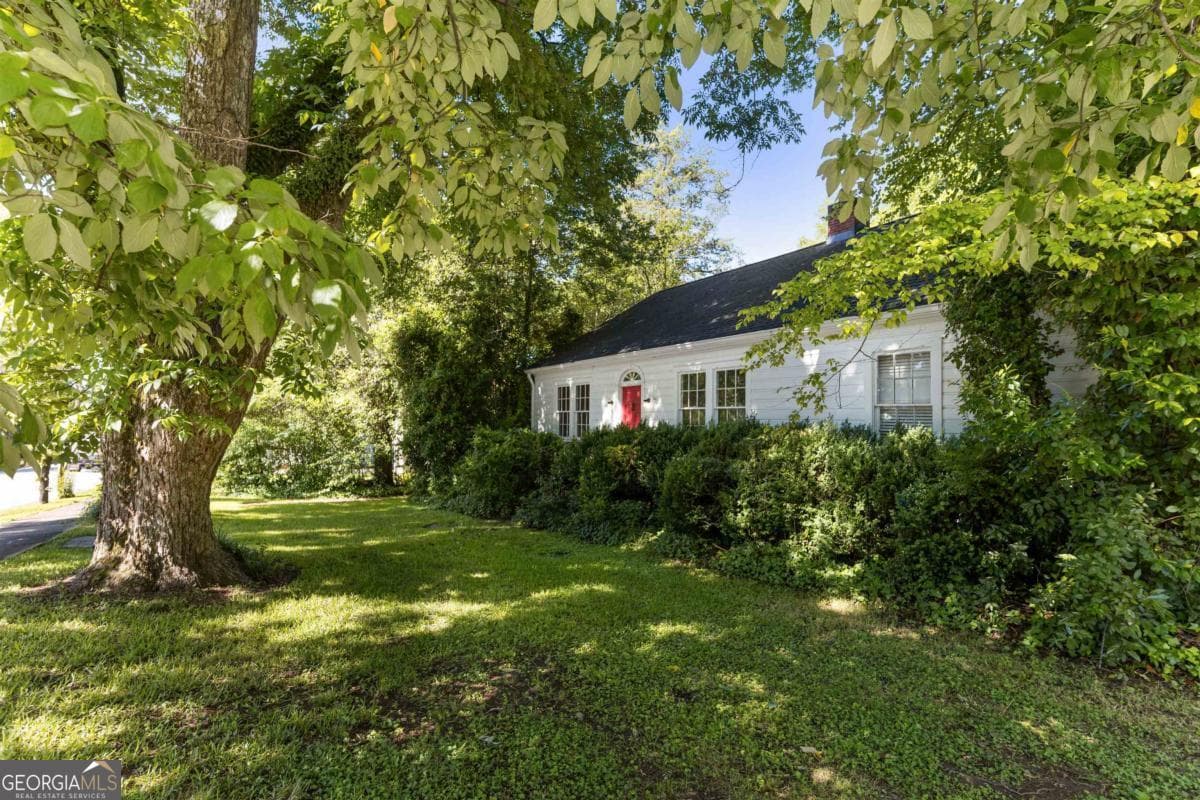 2 bedroom, 2 bathroom, 1,455 sq ft single family residence for sale at 407 S Main Street, Greensboro, GA 30642 — photo 4