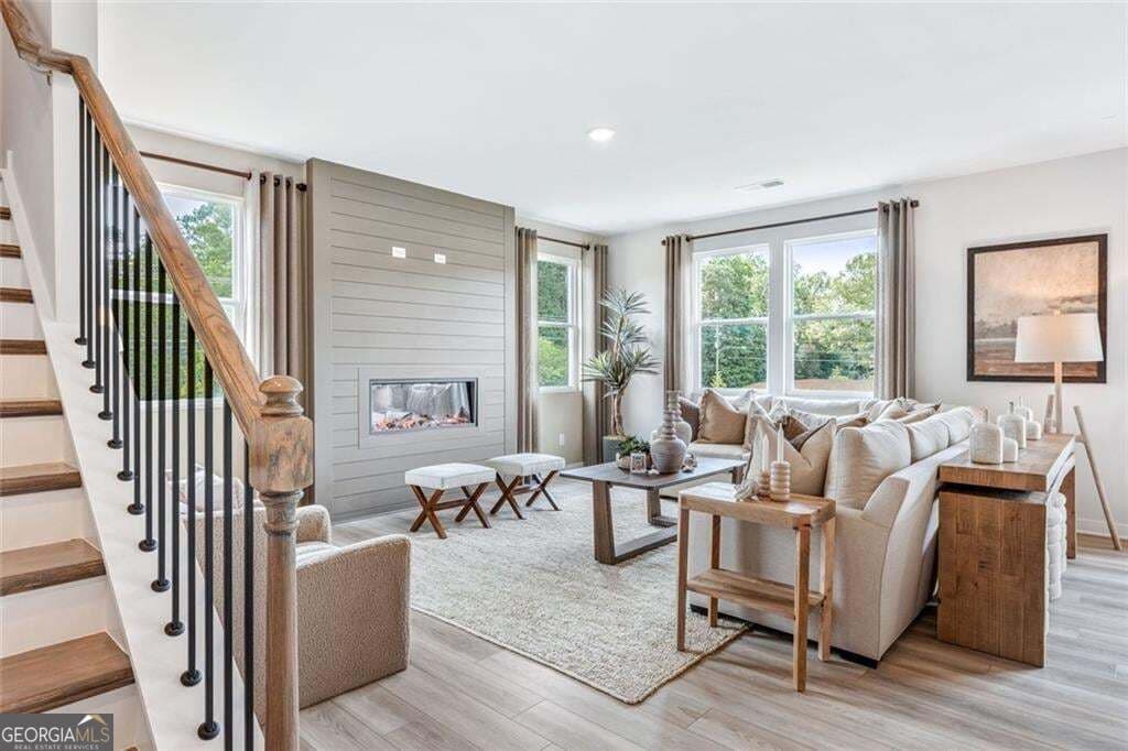 5 bedroom, 4 bathroom, 2,774 sq ft single family residence for sale at 8043 Joyce Way, Fairburn, GA 30213 — photo 4