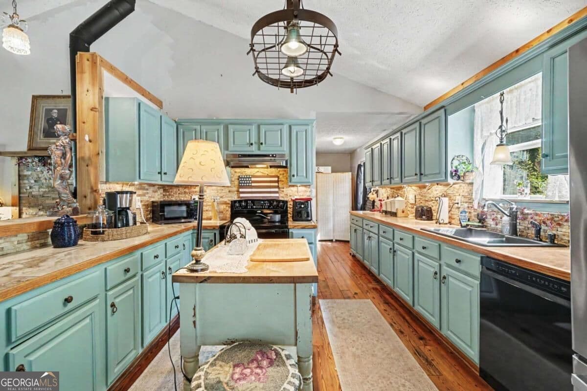 3 bedroom, 2 bathroom, 1,479 sq ft single family residence for sale at 1131 Parks Mill Lane, Buckhead, GA 30625 — photo 3