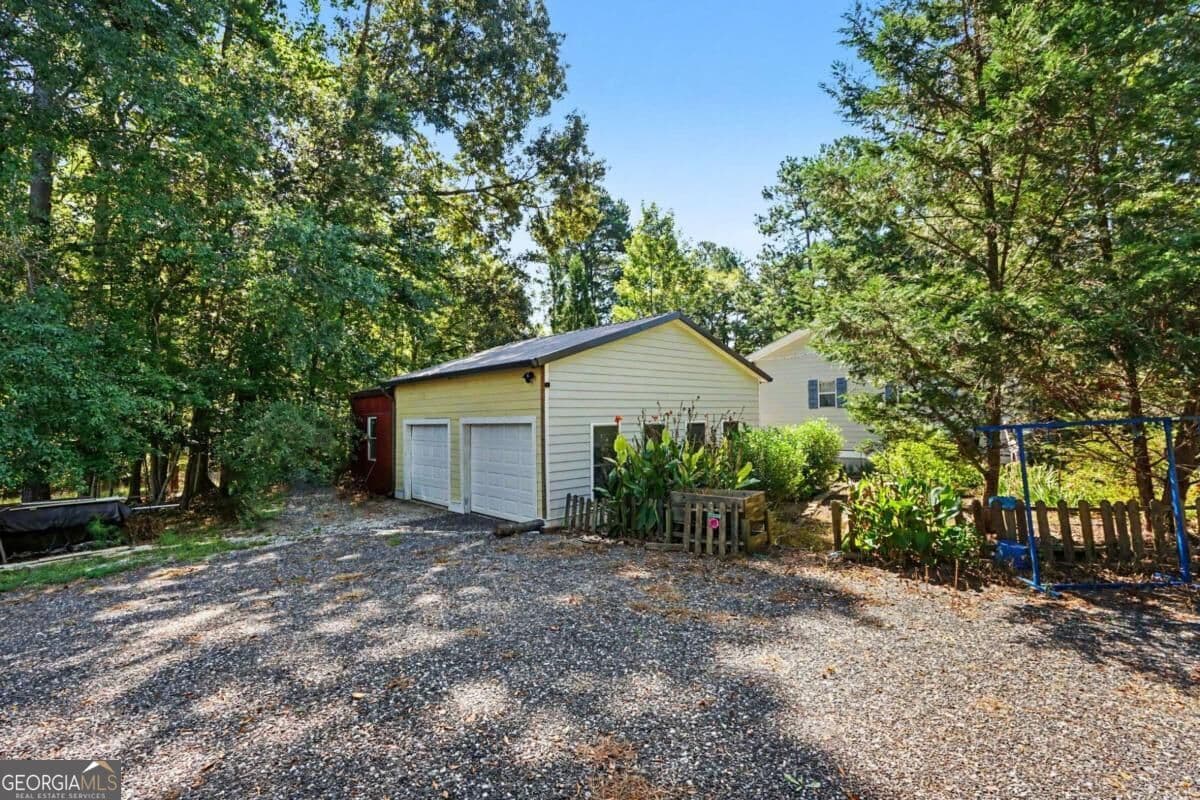 3 bedroom, 2 bathroom, 1,479 sq ft single family residence for sale at 1131 Parks Mill Lane, Buckhead, GA 30625 — photo 4