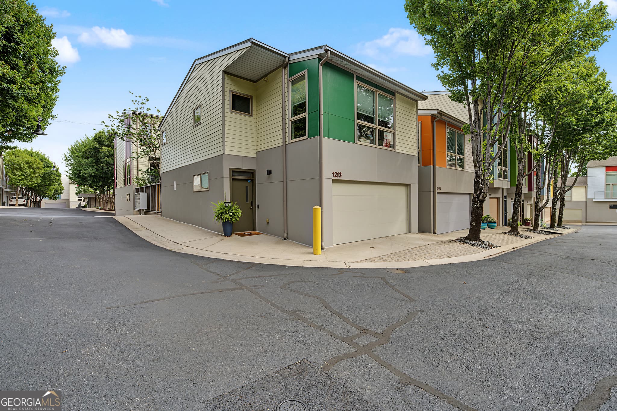 2 bedroom, 2 bathroom, 1,263 sq ft townhouse sold at 1213 Van Allen Mews, Atlanta, GA 30318