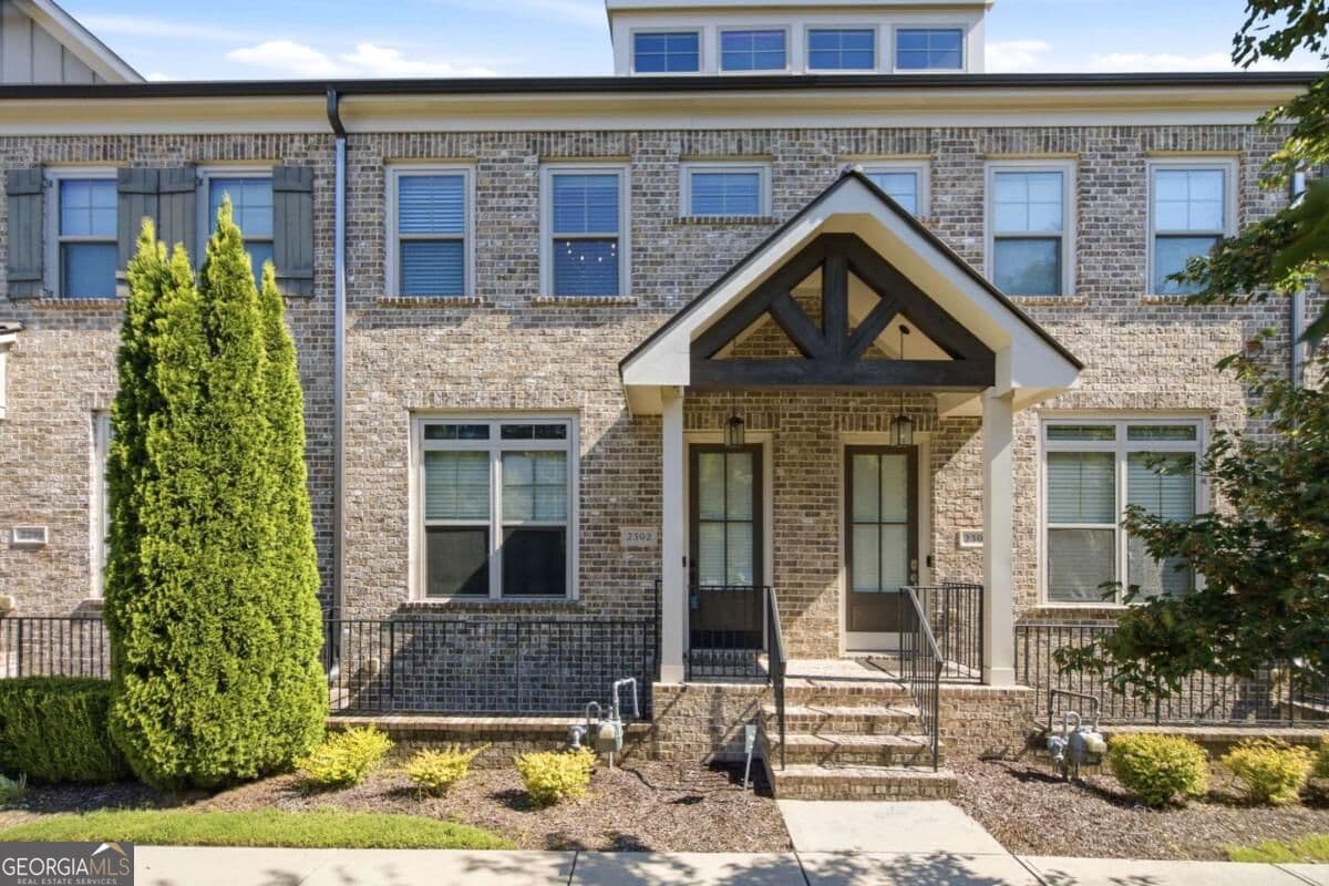 3 bedroom, 3.5 bathroom townhouse for sale at 2302 Mclean Chase, Smyrna, GA 30080
