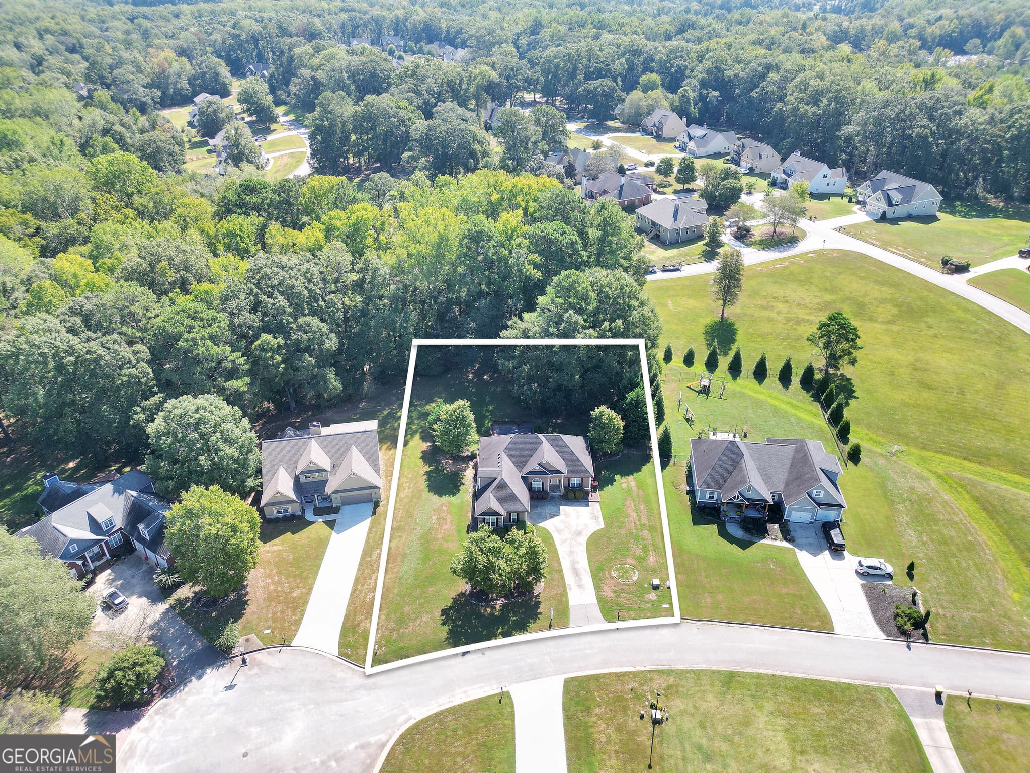 4 bedroom, 3.5 bathroom, 2,462 sq ft single family residence for sale at 1004 Maddox Court, Griffin, GA 30224 — photo 5