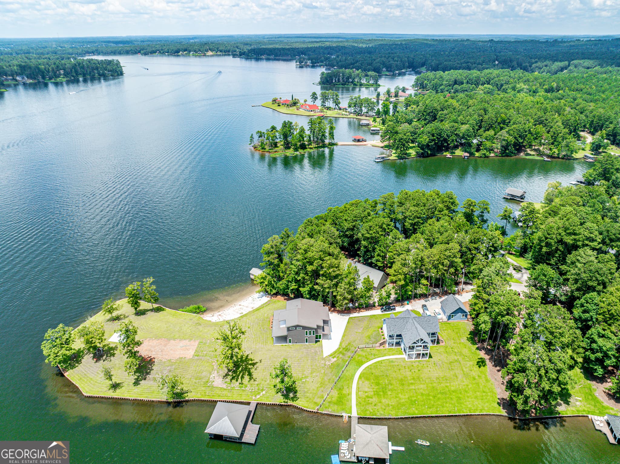 5 bedroom, 4.5 bathroom, 3,828 sq ft single family residence for sale at 120 Shillelagh Circle, Sparta, GA 31087 — photo 8
