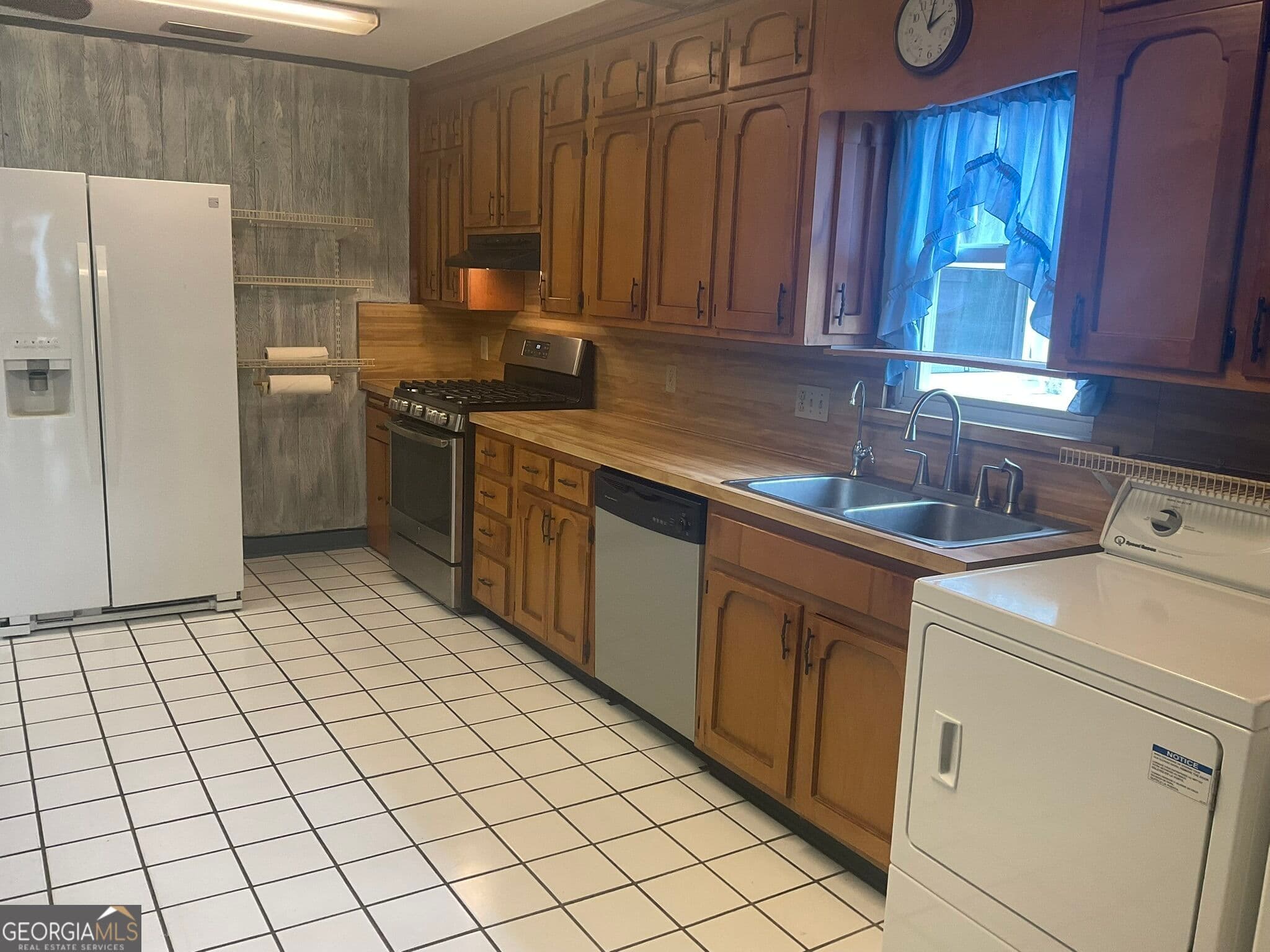 3 bedroom, 2 bathroom, 1,284 sq ft single family residence under contract at 203 Bishop Circle, St. Marys, GA 31558 — photo 5