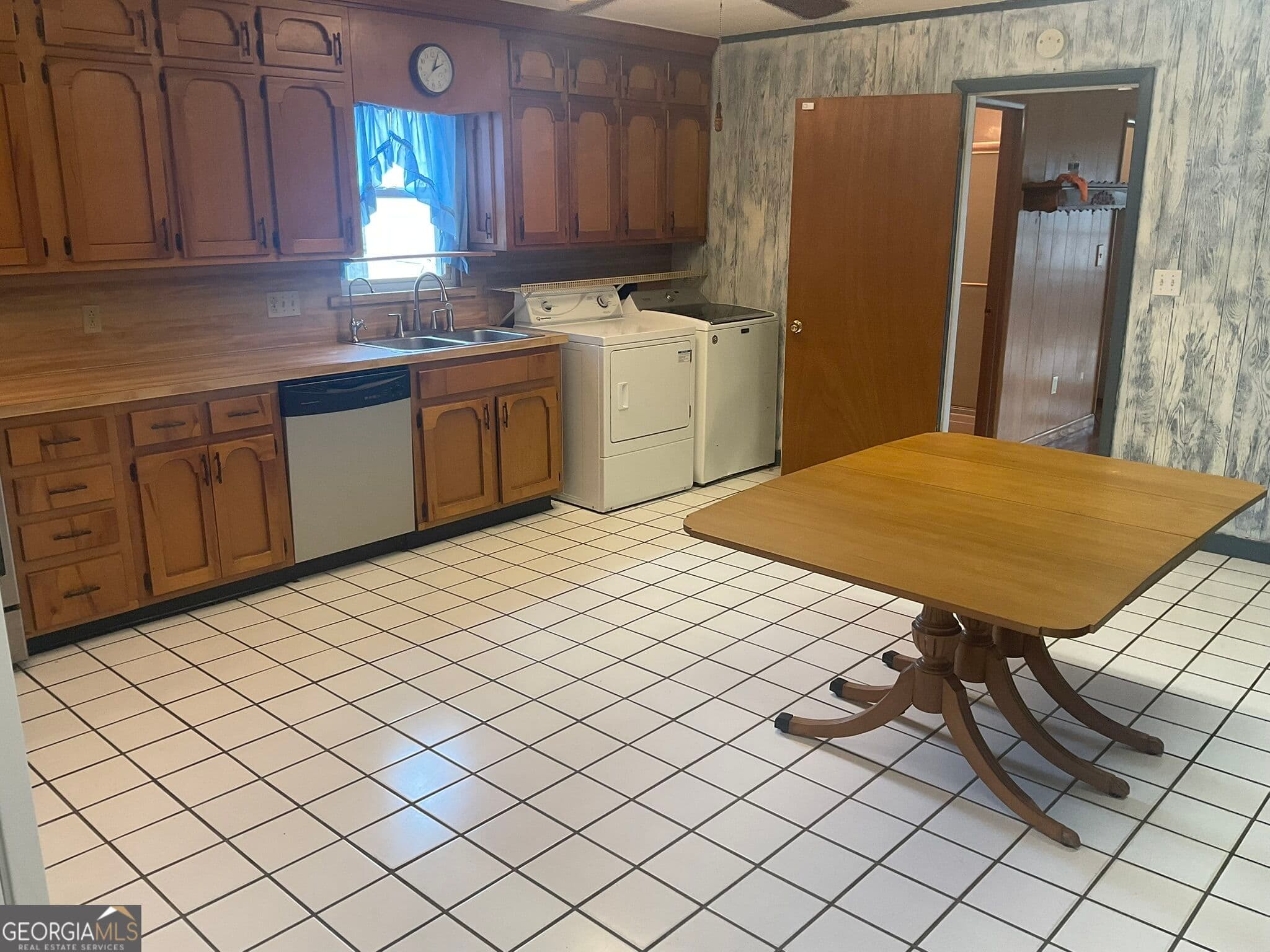 3 bedroom, 2 bathroom, 1,284 sq ft single family residence under contract at 203 Bishop Circle, St. Marys, GA 31558 — photo 9
