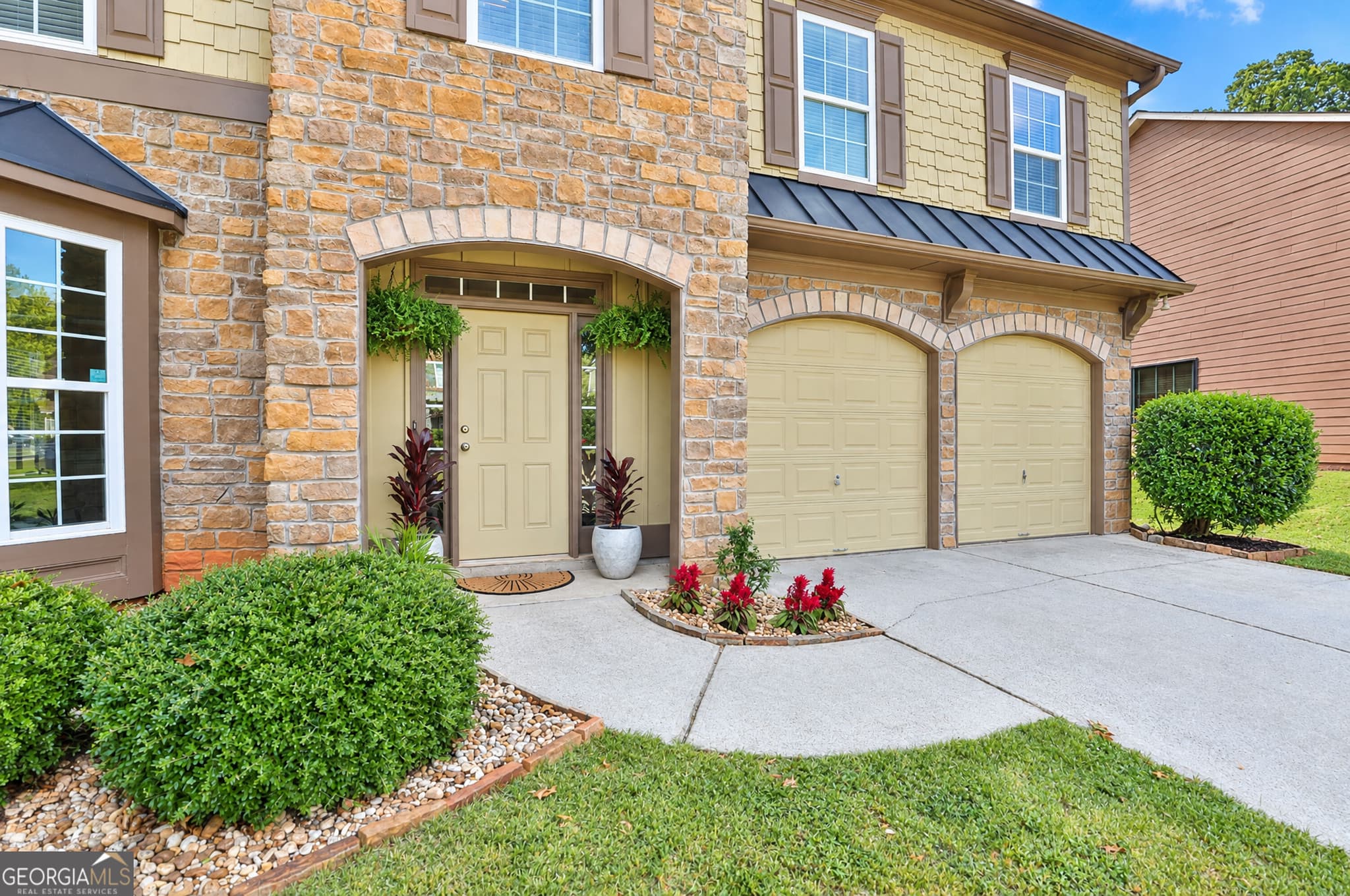 4 bedroom, 2.5 bathroom, 3,042 sq ft single family residence for sale at 135 Carlisle Street, Newnan, GA 30263 — photo 4