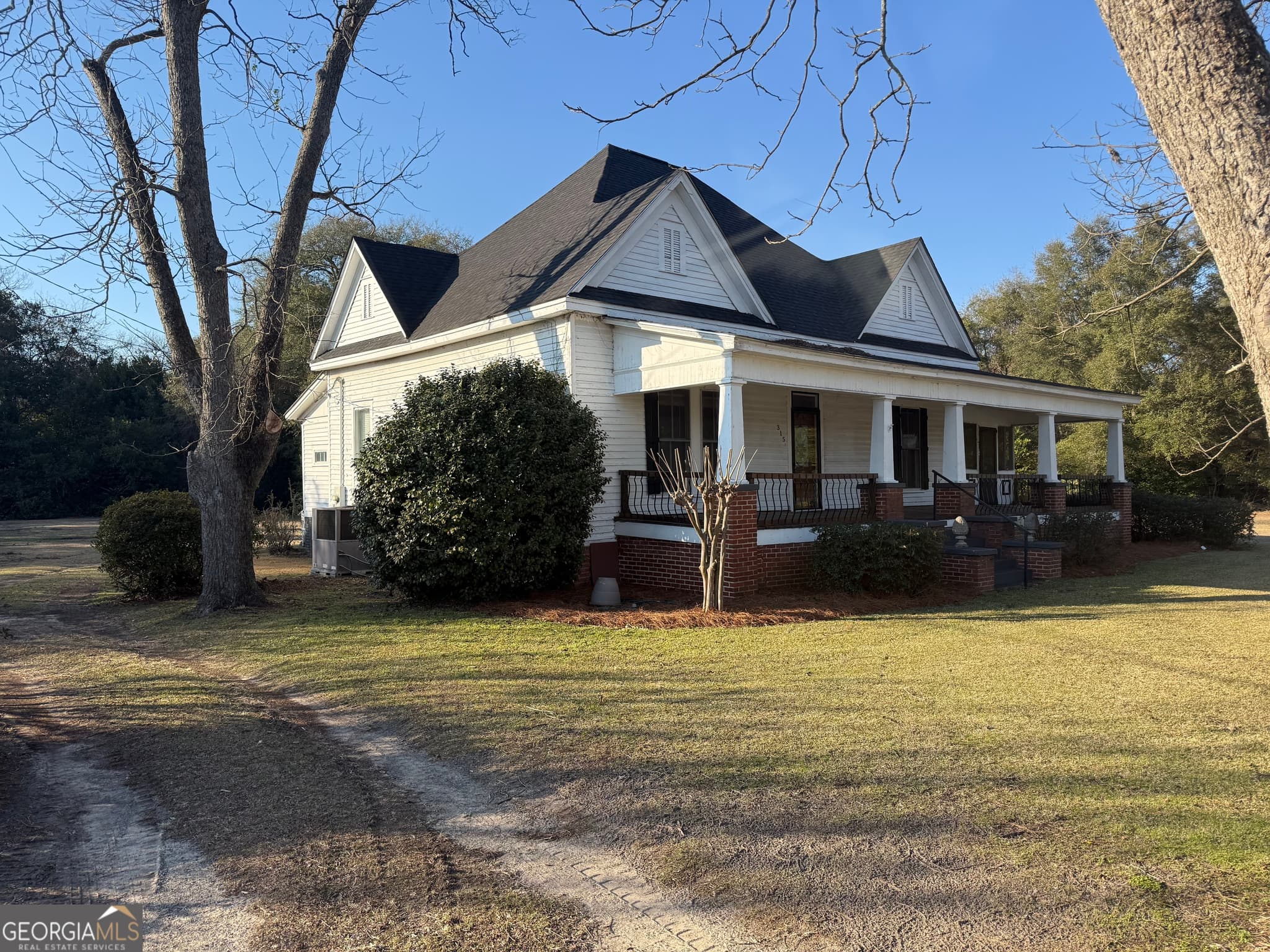2 bedroom, 1 bathroom, 1,462 sq ft single family residence for sale at 315 Pine Avenue, Pinehurst, GA 31070 — photo 2