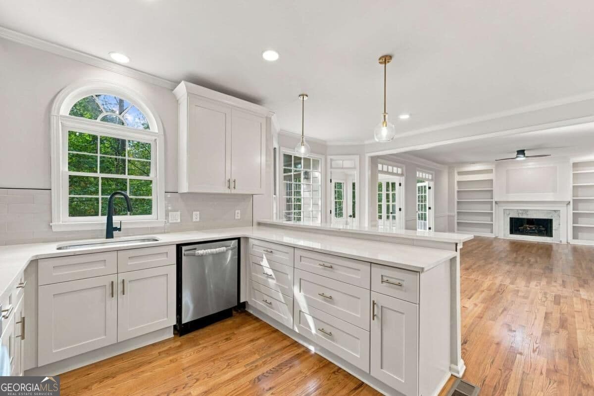 5 bedroom, 3.5 bathroom, 3,409 sq ft single family residence for sale at 437 Connemara Crossing, Lawrenceville, GA 30044 — photo 6
