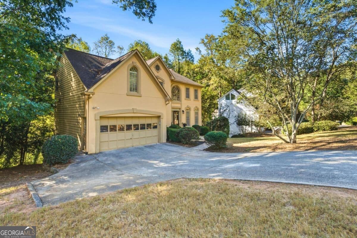5 bedroom, 3.5 bathroom, 3,409 sq ft single family residence for sale at 437 Connemara Crossing, Lawrenceville, GA 30044 — photo 3