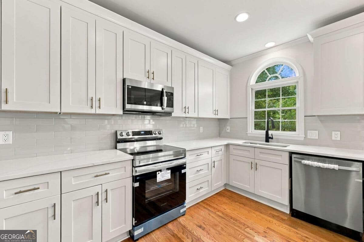 5 bedroom, 3.5 bathroom, 3,409 sq ft single family residence for sale at 437 Connemara Crossing, Lawrenceville, GA 30044 — photo 4