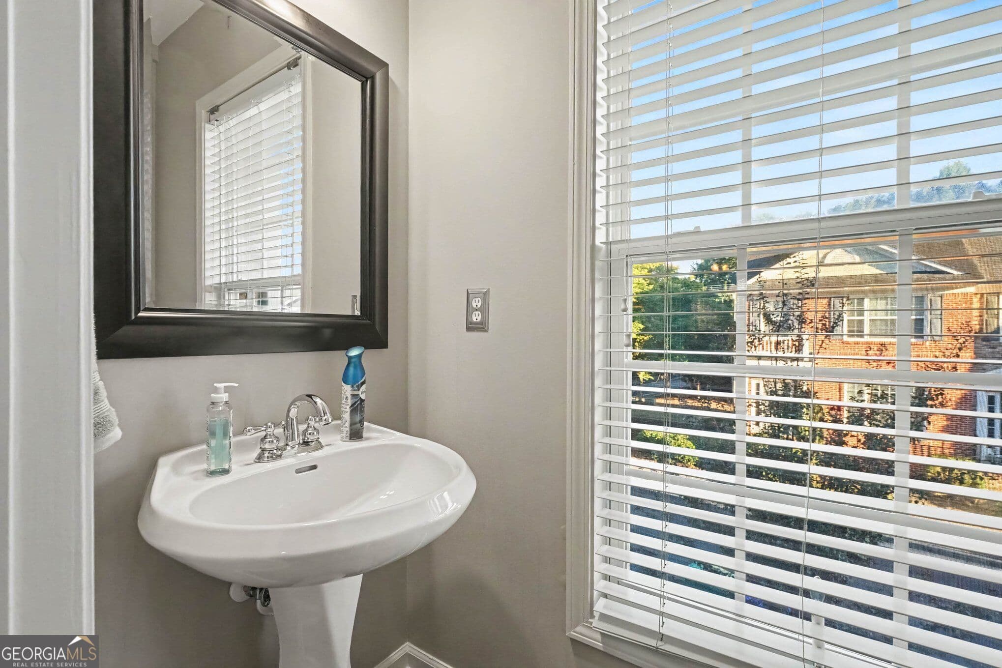3 bedroom, 3 bathroom, 2,994 sq ft townhouse for sale at 1870 Appaloosa Mill Court, Buford, GA 30519 — photo 9