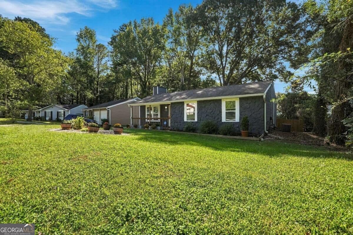 3 bedroom, 2 bathroom, 1,188 sq ft single family residence for sale at 1262 Muirforest Lane, Stone Mountain, GA 30088 — photo 3