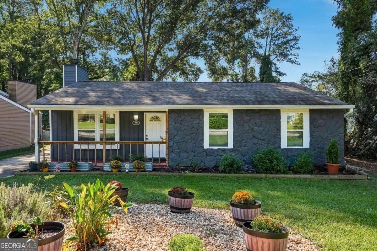 3 bedroom, 2 bathroom, 1,188 sq ft single family residence for sale at 1262 Muirforest Lane, Stone Mountain, GA 30088 — photo 1 of 39