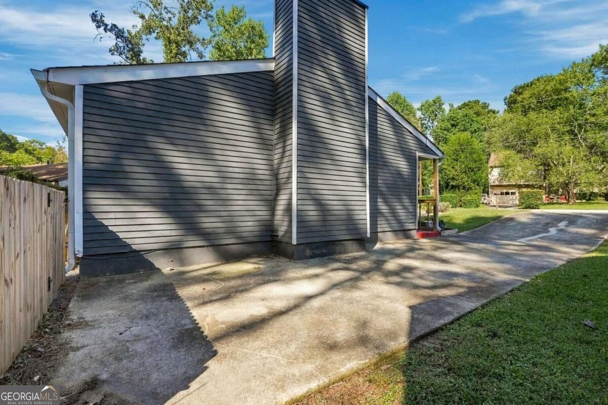 3 bedroom, 2 bathroom, 1,188 sq ft single family residence for sale at 1262 Muirforest Lane, Stone Mountain, GA 30088 — photo 5