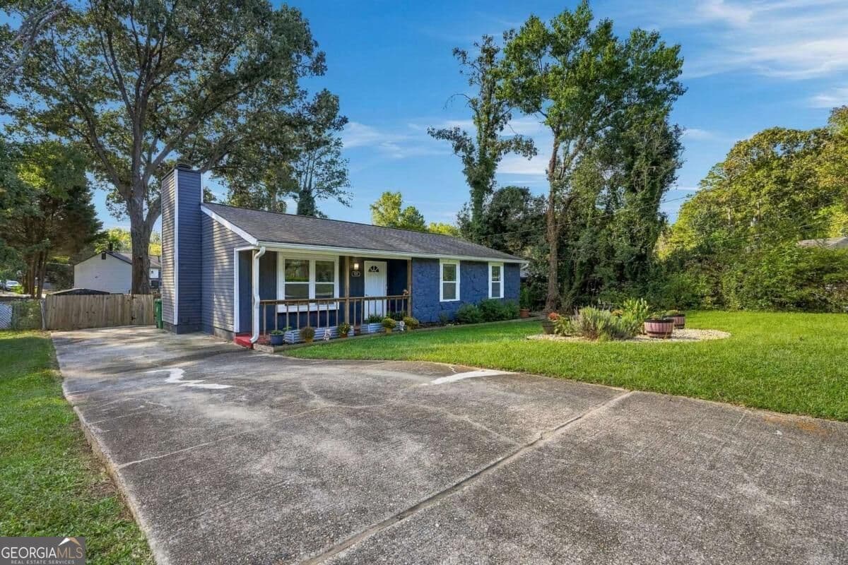 3 bedroom, 2 bathroom, 1,188 sq ft single family residence for sale at 1262 Muirforest Lane, Stone Mountain, GA 30088 — photo 4
