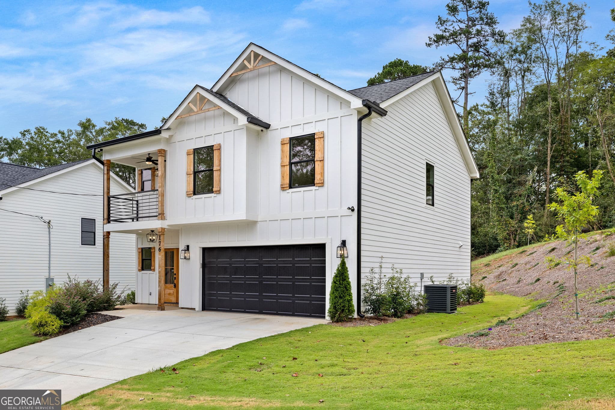 4 bedroom, 2.5 bathroom, 1,750 sq ft single family residence for sale at 176 Llewellyn Street, Clarkesville, GA 30523 — photo 2