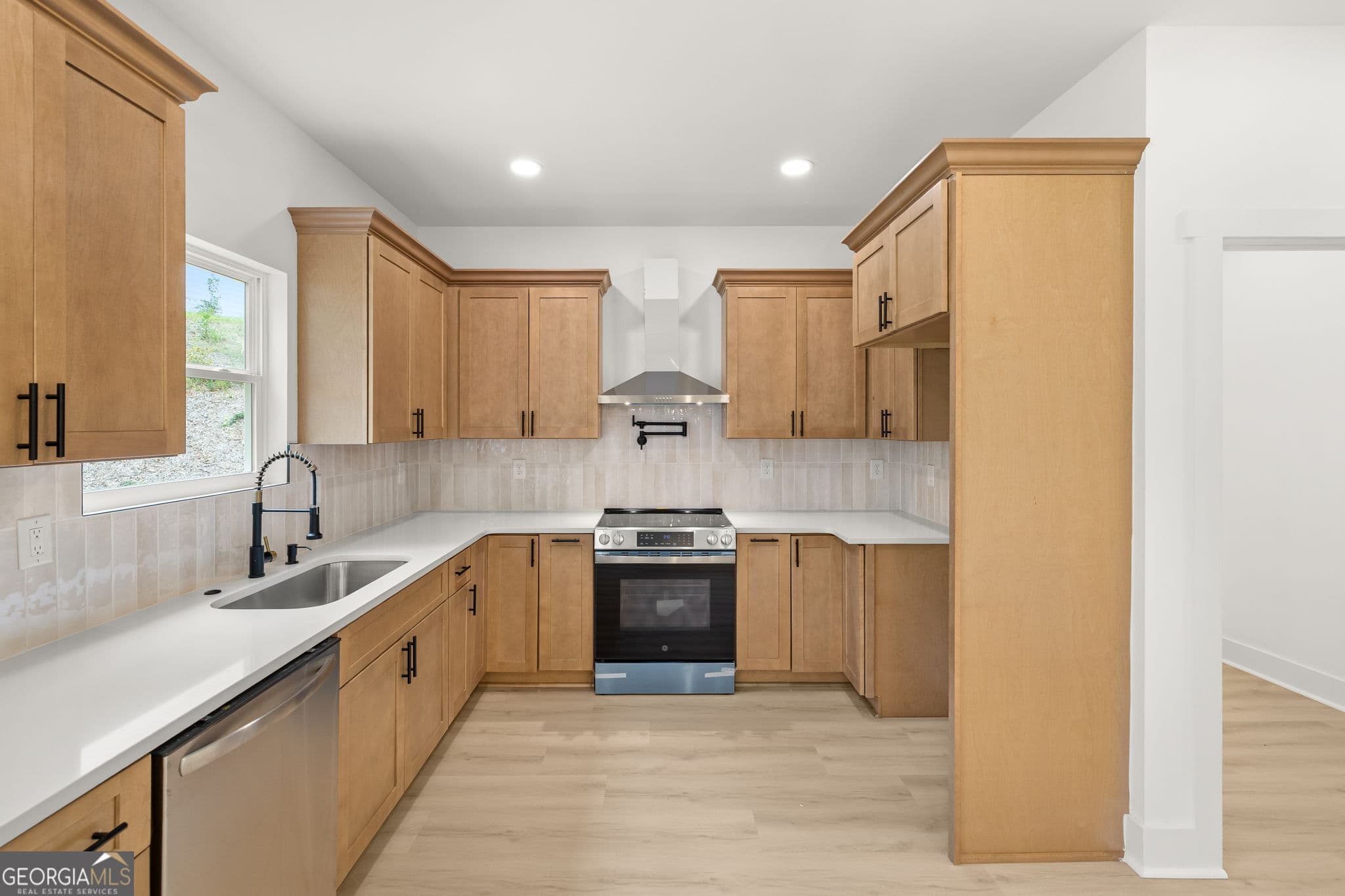 4 bedroom, 2.5 bathroom, 1,750 sq ft single family residence for sale at 176 Llewellyn Street, Clarkesville, GA 30523 — photo 7