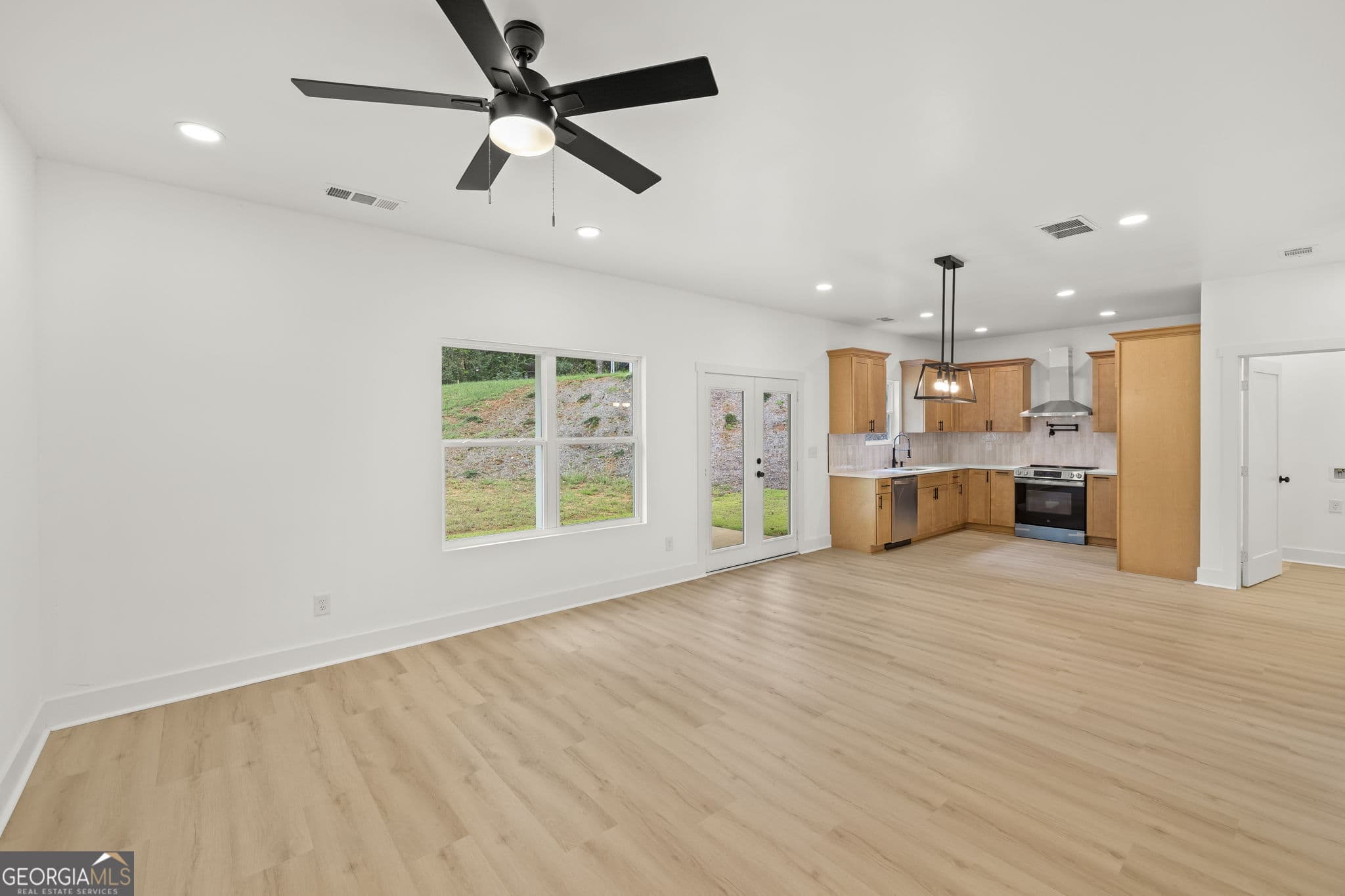 4 bedroom, 2.5 bathroom, 1,750 sq ft single family residence for sale at 176 Llewellyn Street, Clarkesville, GA 30523 — photo 5