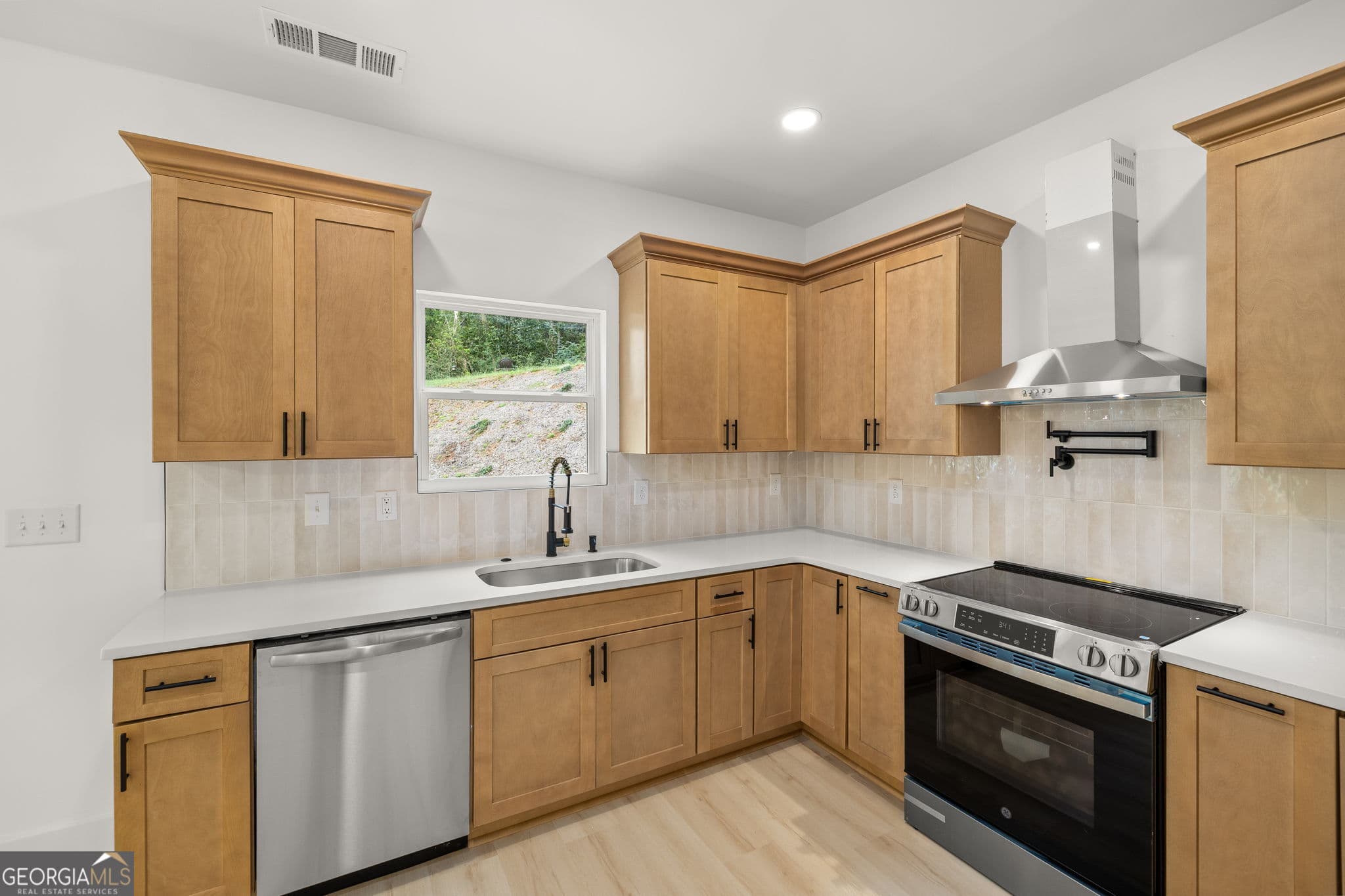 4 bedroom, 2.5 bathroom, 1,750 sq ft single family residence for sale at 176 Llewellyn Street, Clarkesville, GA 30523 — photo 8