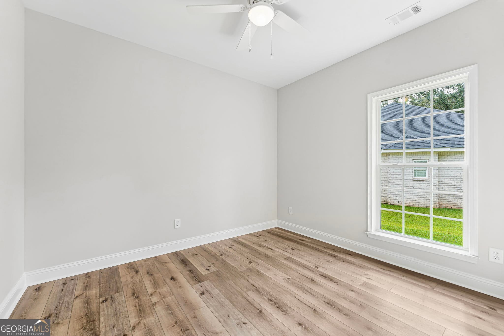 4 bedroom, 2 bathroom, 1,835 sq ft single family residence for sale at 215 Otters Ridge Drive, Kathleen, GA 31047 — photo 2