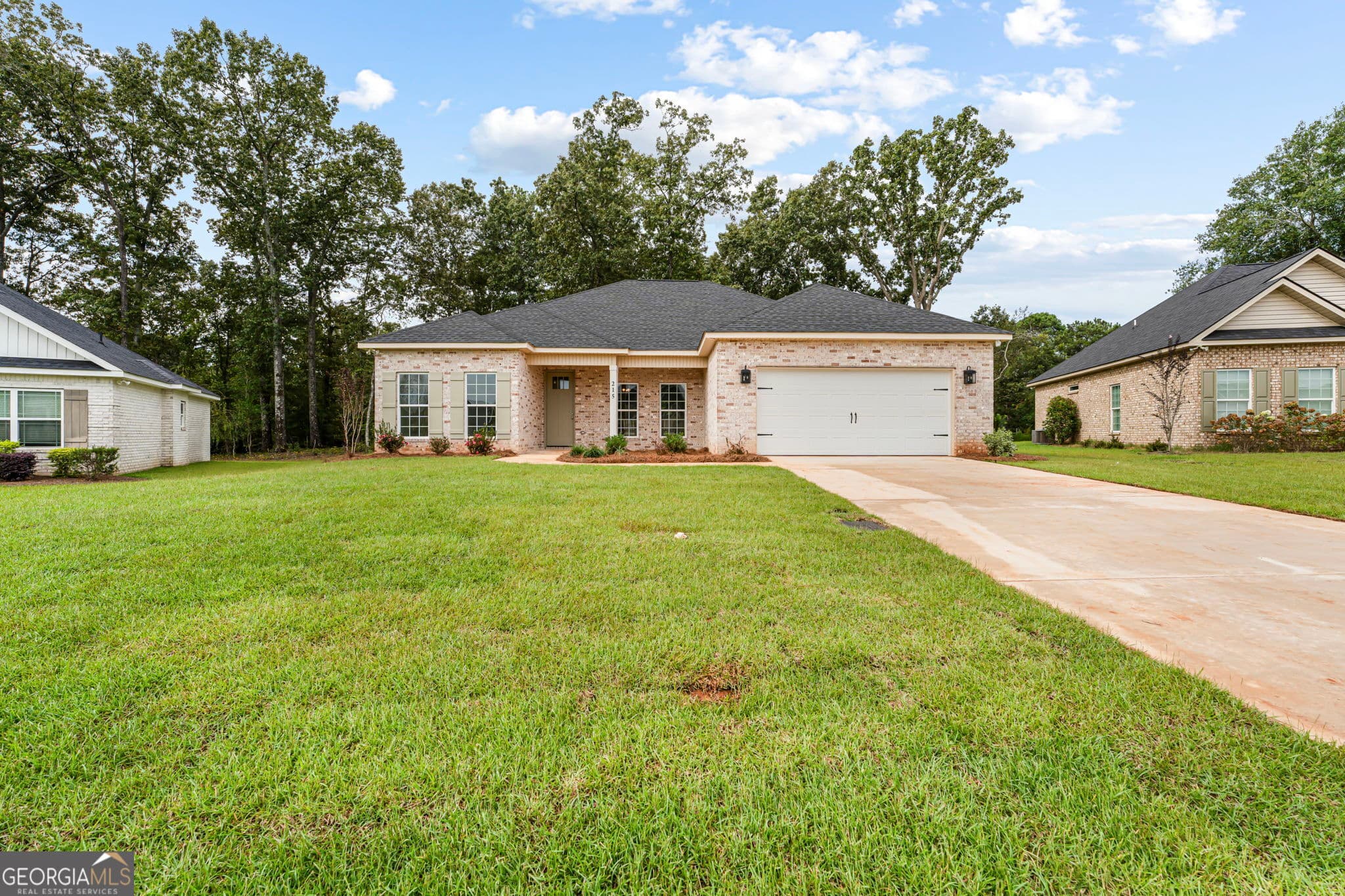 4 bedroom, 2 bathroom, 1,835 sq ft single family residence for sale at 215 Otters Ridge Drive, Kathleen, GA 31047 — photo 1 of 44