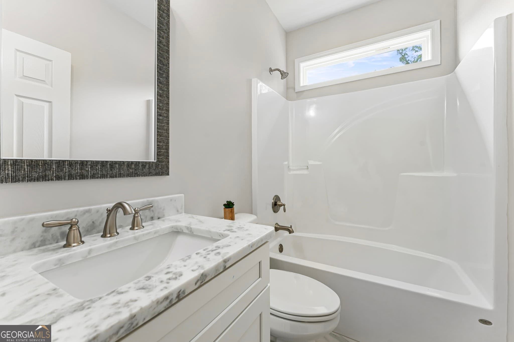 4 bedroom, 2 bathroom, 1,835 sq ft single family residence for sale at 215 Otters Ridge Drive, Kathleen, GA 31047 — photo 4