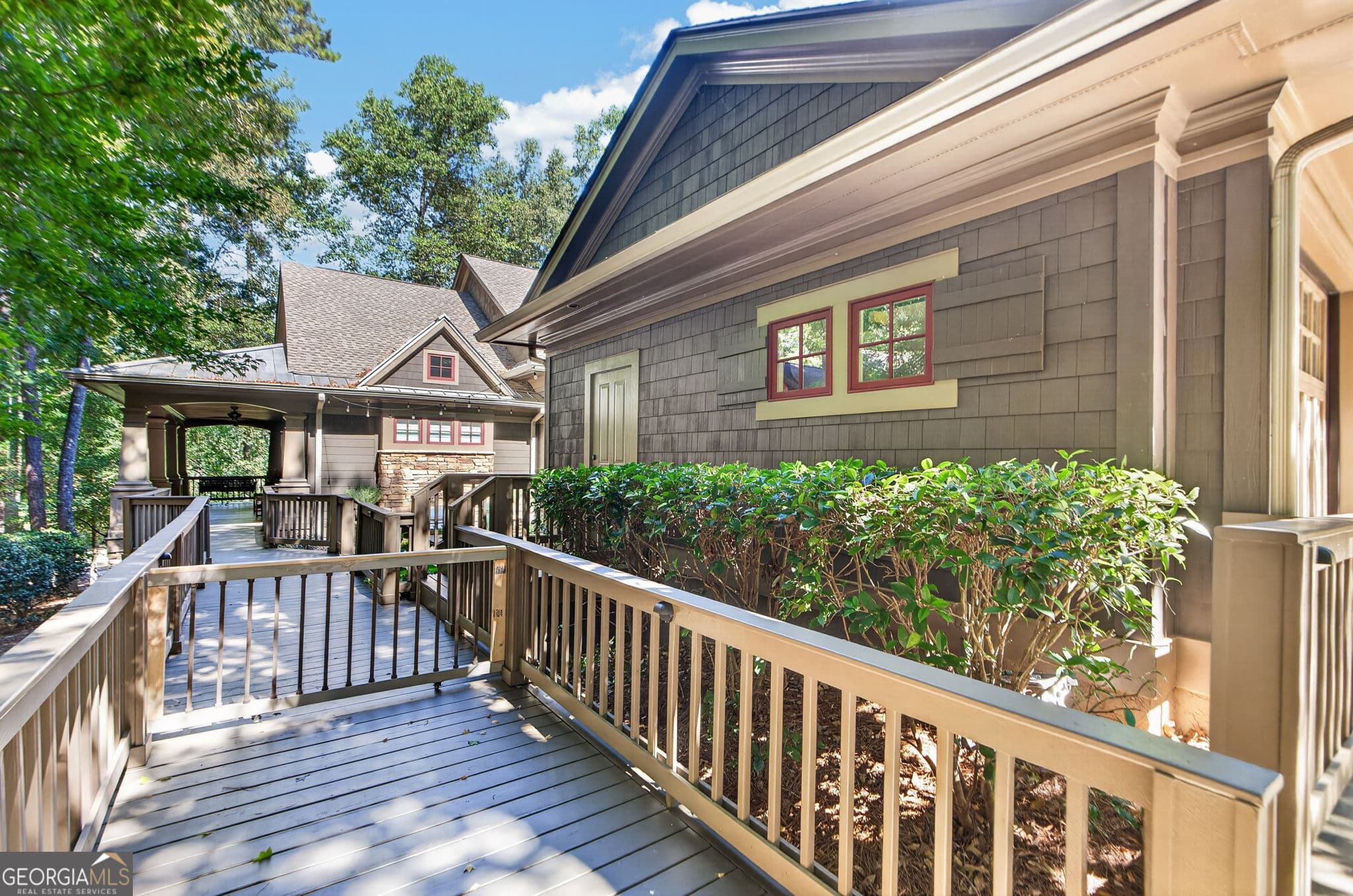 3 bedroom, 4.5 bathroom townhouse for sale at 1041 Lockets Trail, Greensboro, GA 30642 — photo 4