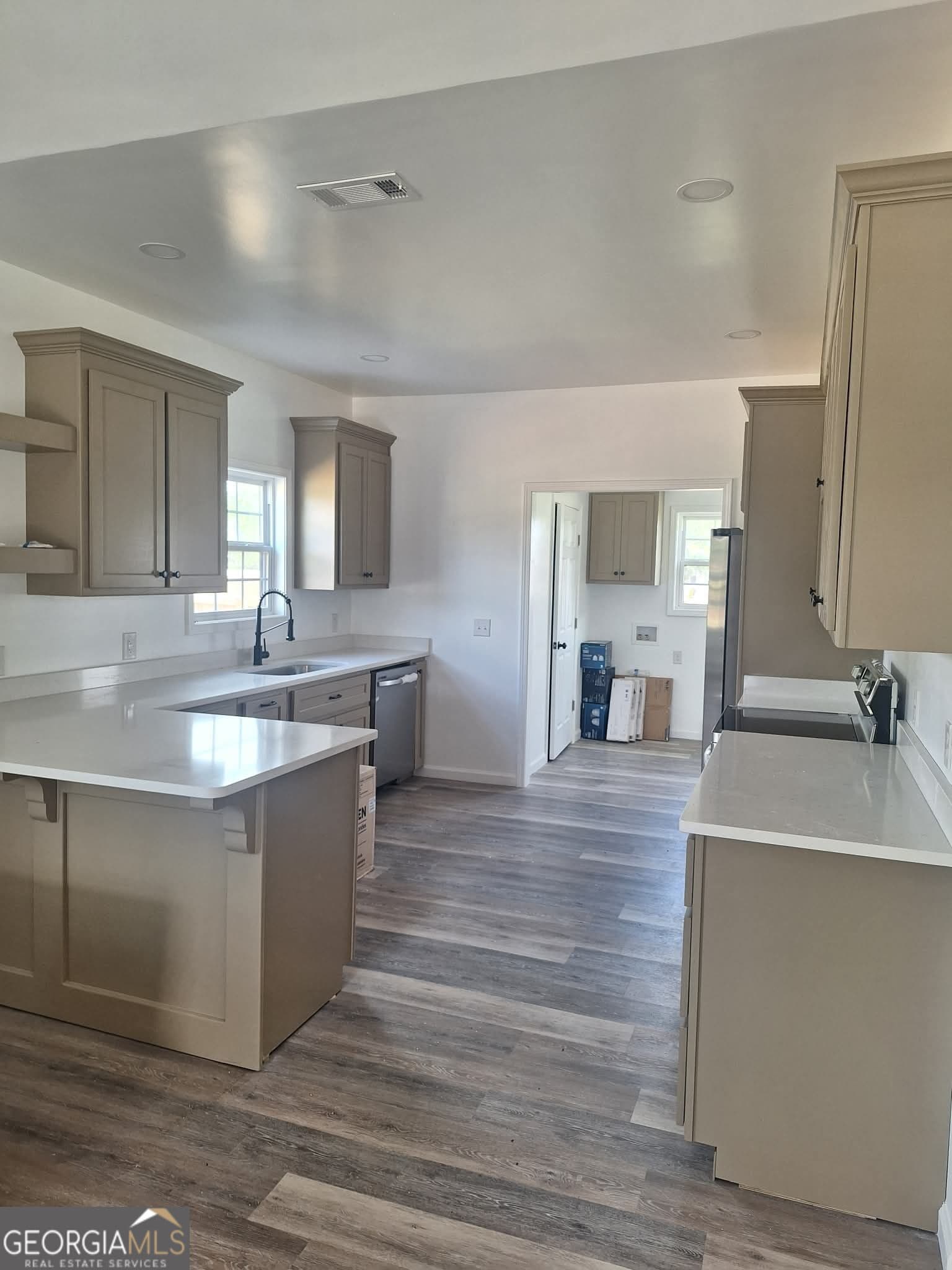 2 bedroom, 2.5 bathroom, 1,238 sq ft single family residence for sale at 27 Elmwood Lane, Baxley, GA 31513 — photo 7