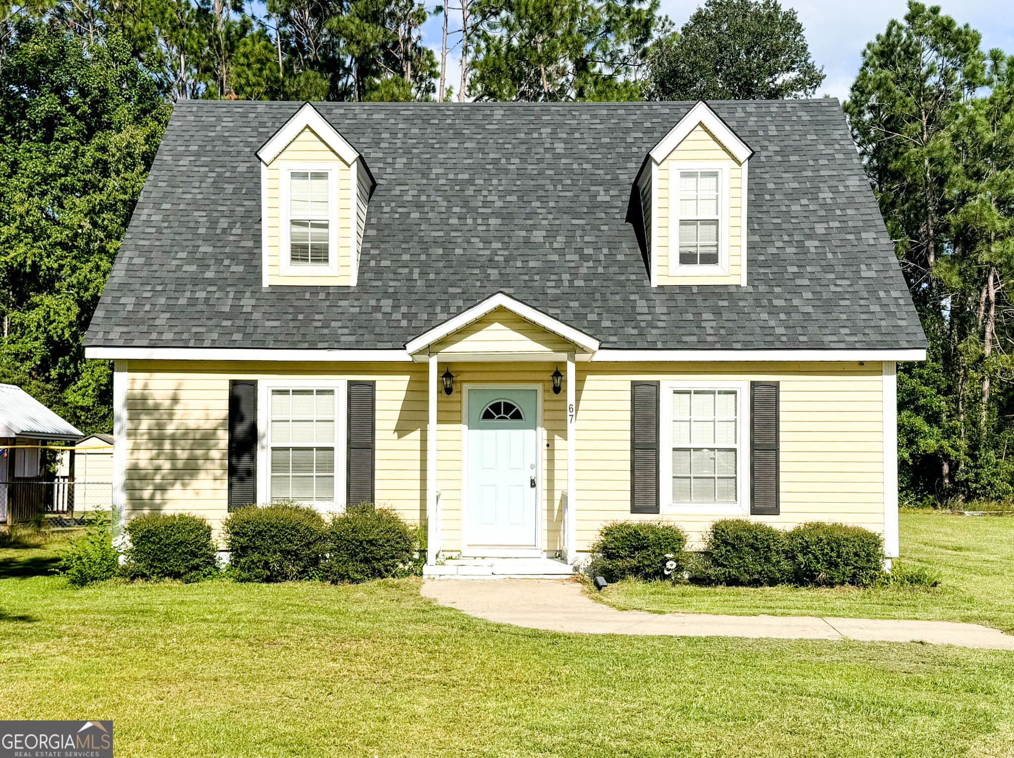3 bedroom, 2 bathroom, 1,216 sq ft single family residence for sale at 67 Charlton, Hazlehurst, GA 31539