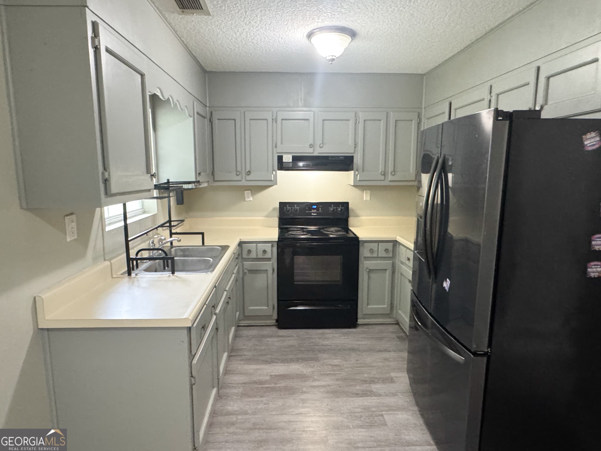 3 bedroom, 2 bathroom, 1,216 sq ft single family residence for sale at 67 Charlton, Hazlehurst, GA 31539 — photo 4