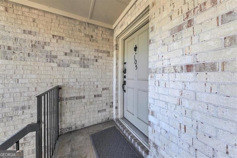 3 bedroom, 2 bathroom, 1,500 sq ft condominium for sale at 105 Adrian Place, Atlanta, GA 30327 — photo 2
