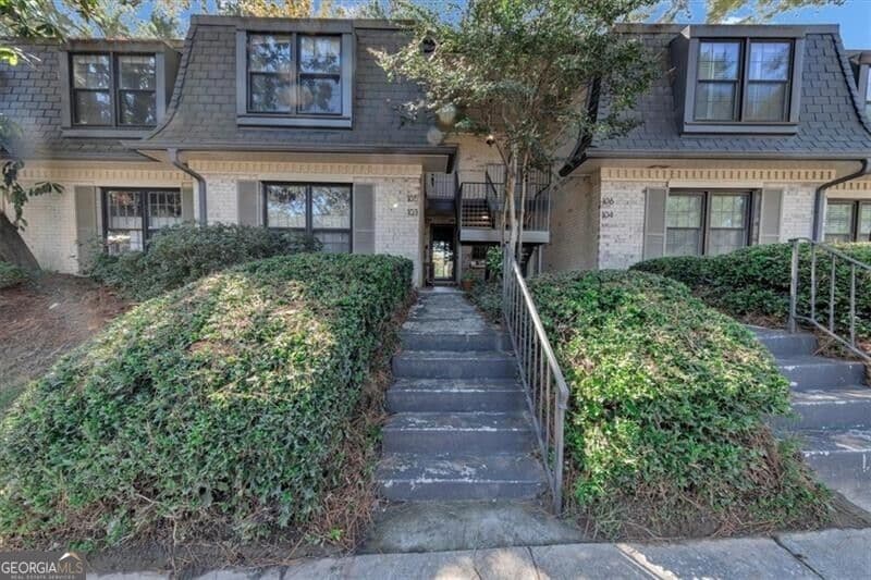 3 bedroom, 2 bathroom, 1,500 sq ft condominium for sale at 105 Adrian Place, Atlanta, GA 30327