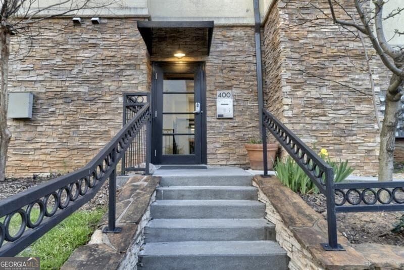 2 bedroom, 2 bathroom, 1,137 sq ft condominium for sale at 2230 Cheshire Bridge Road 412, Atlanta, GA 30324 — photo 3