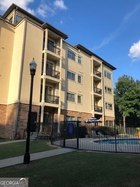 2 bedroom, 2 bathroom, 1,137 sq ft condominium for sale at 2230 Cheshire Bridge Road 412, Atlanta, GA 30324 — photo 1 of 35