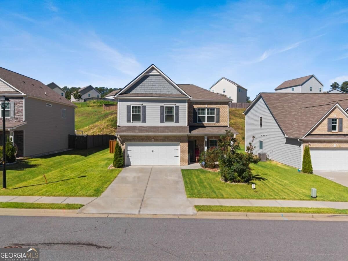 4 bedroom, 2.5 bathroom, 2,640 sq ft single family residence for sale at 1094 Campbell Pine Trail, Lawrenceville, GA 30045 — photo 2