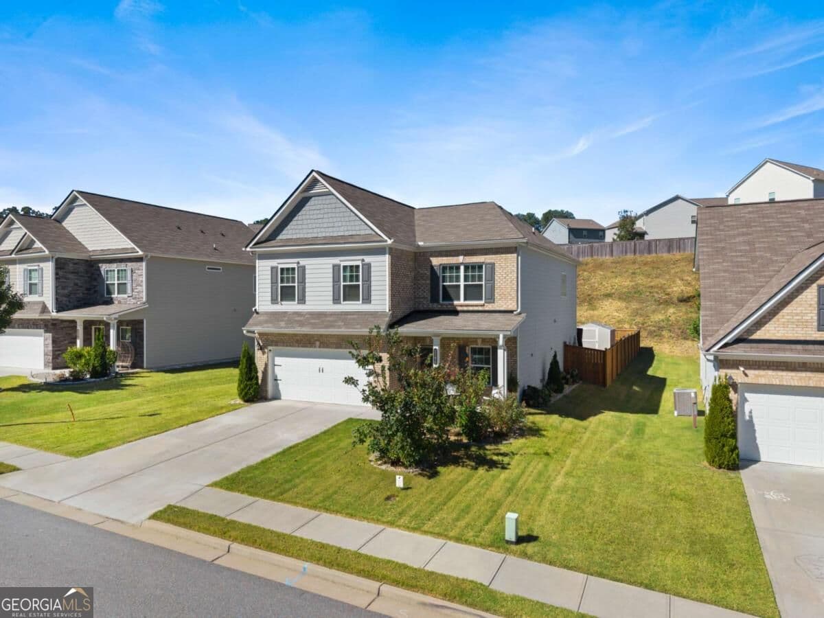 4 bedroom, 2.5 bathroom, 2,640 sq ft single family residence for sale at 1094 Campbell Pine Trail, Lawrenceville, GA 30045 — photo 4