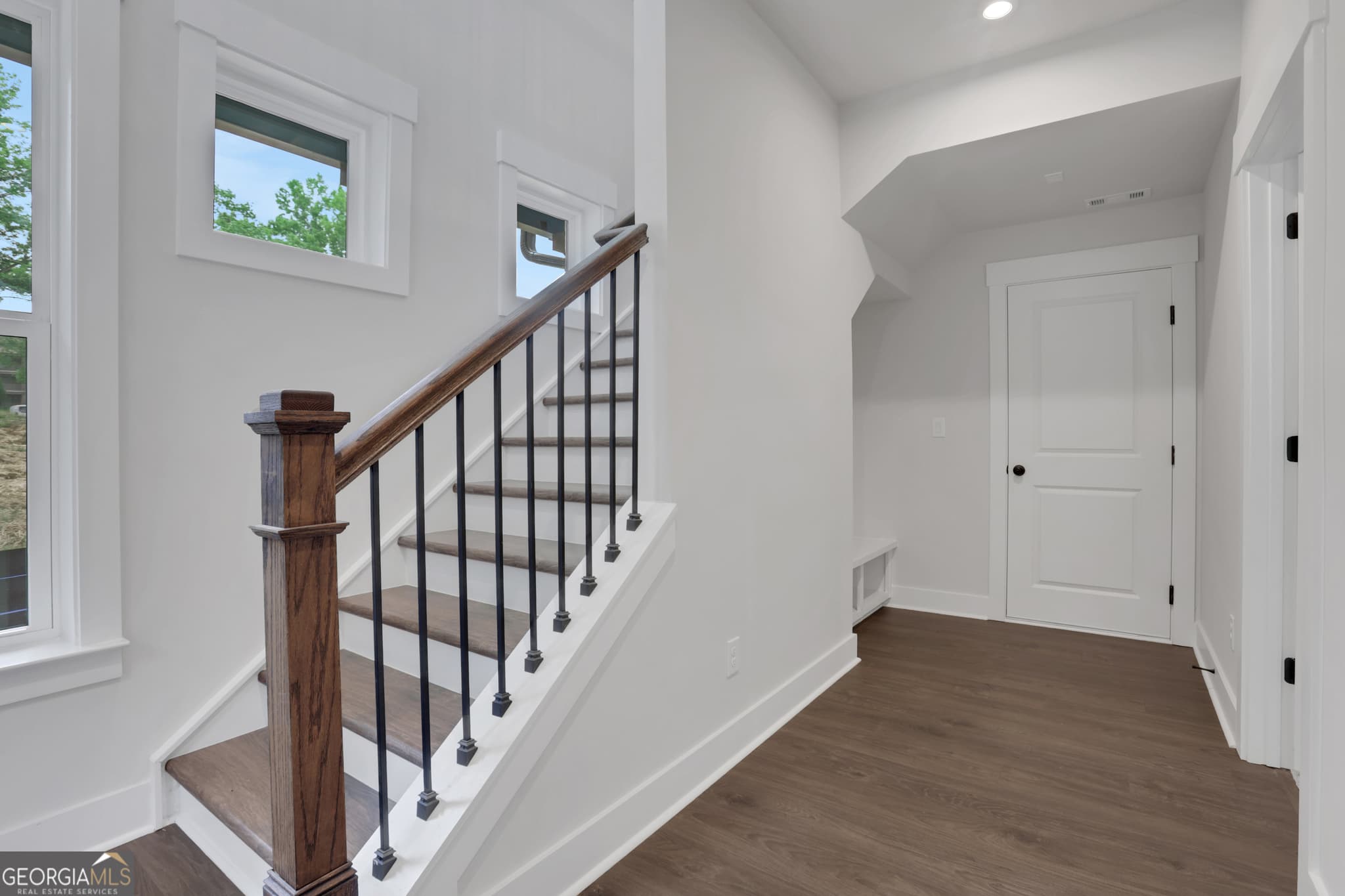 3 bedroom, 3.5 bathroom townhouse for sale at 110 Bridgecrest Road, Roswell, GA 30075 — photo 2