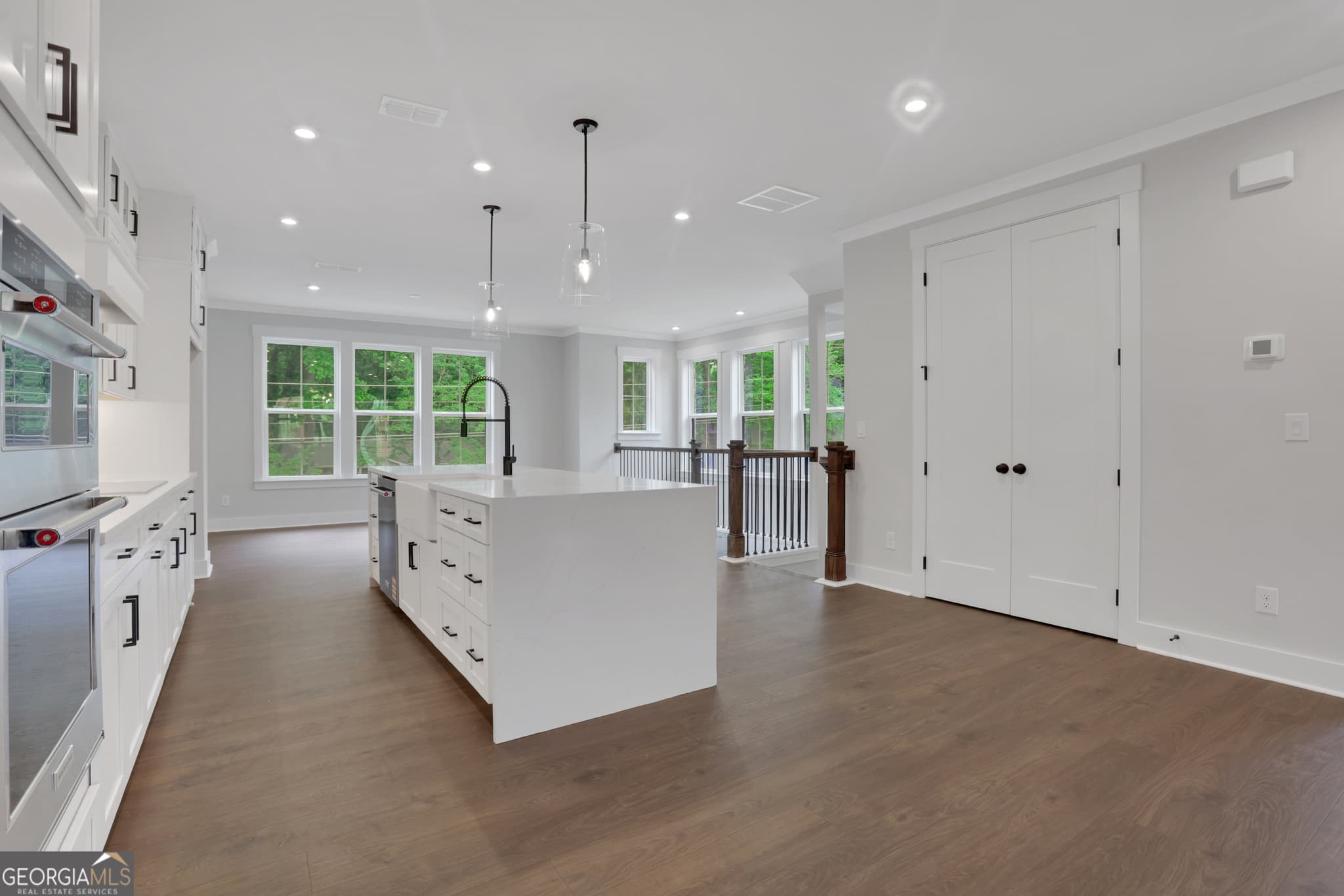 3 bedroom, 3.5 bathroom townhouse for sale at 110 Bridgecrest Road, Roswell, GA 30075 — photo 6