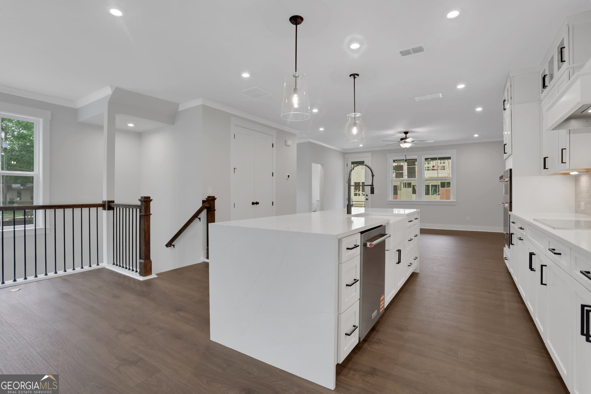 3 bedroom, 3.5 bathroom townhouse for sale at 110 Bridgecrest Road, Roswell, GA 30075 — photo 5