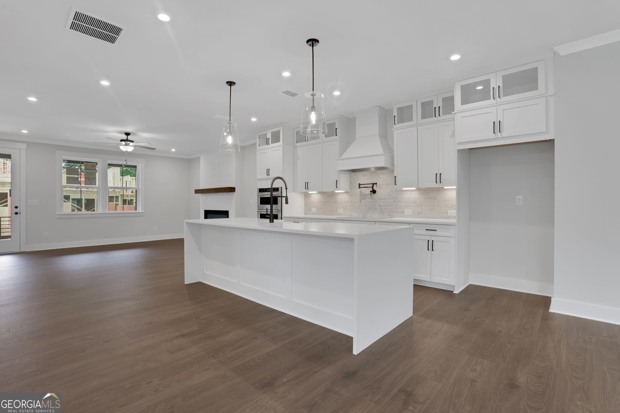 3 bedroom, 3.5 bathroom townhouse for sale at 110 Bridgecrest Road, Roswell, GA 30075 — photo 4