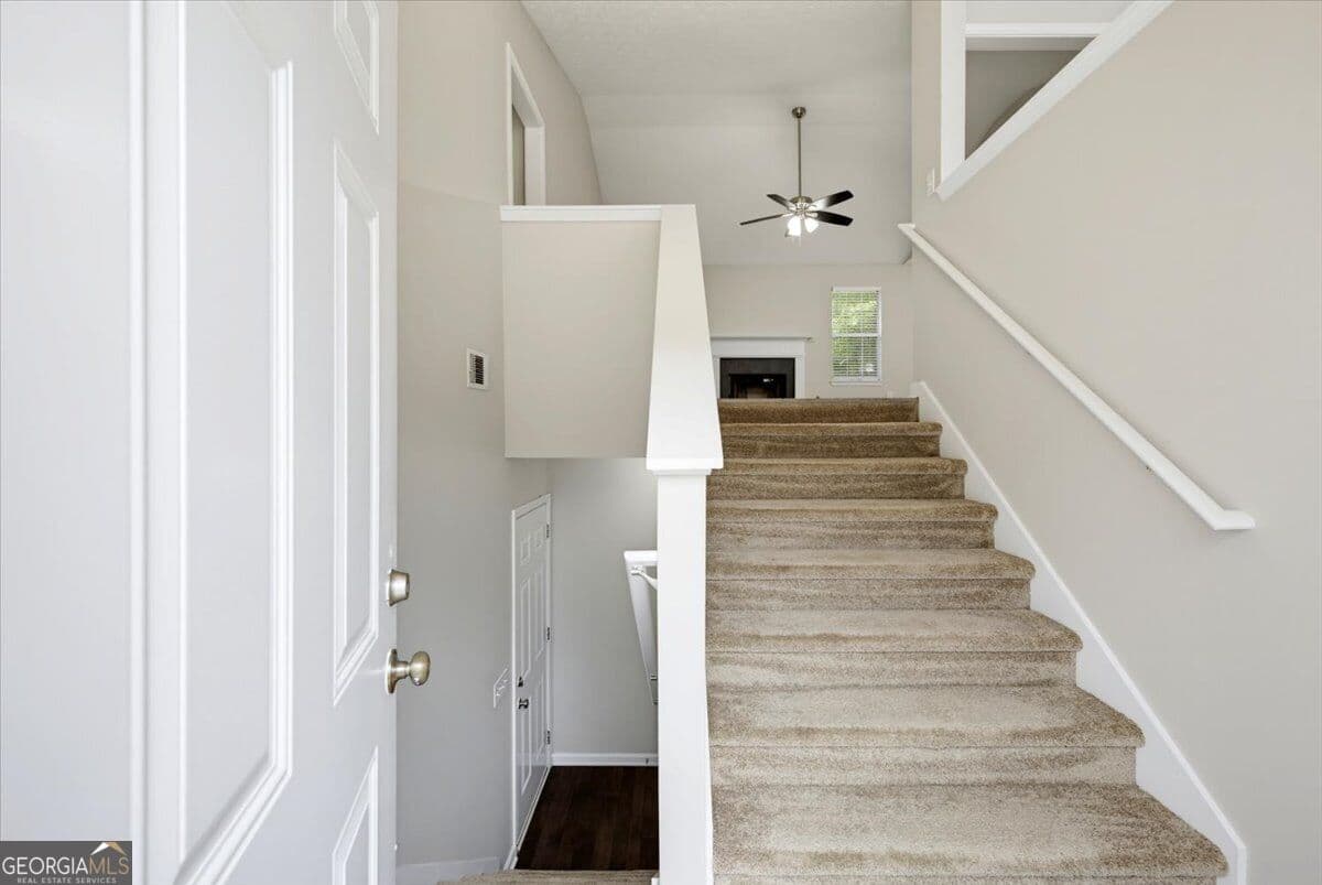 3 bedroom, 2 bathroom, 2,196 sq ft single family residence for sale at 9491 Whaleys Lake Lane, Jonesboro, GA 30238 — photo 3