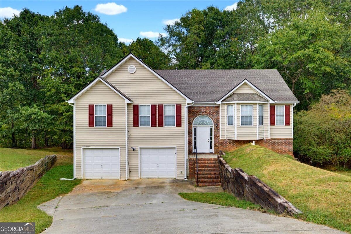 3 bedroom, 2 bathroom, 2,196 sq ft single family residence for sale at 9491 Whaleys Lake Lane, Jonesboro, GA 30238 — photo 1 of 36